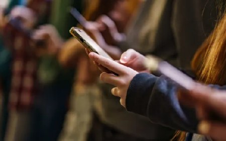 پسپۆڕان نیگەرانن لە پشتبەستنی زۆر بە زیرەکی دەستکرد