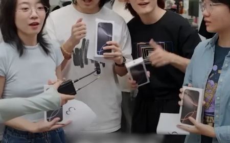 باشترین بەڕێوبەر هەتاهەتایە؟ بەڕێوەبەرێکی چینی ئایفۆنی ١٧ پرۆ ماکسی نوێ دەبەخشێتە هەموو ستافەکەی تەنانەت کارمەندە کاتییەکانیشی