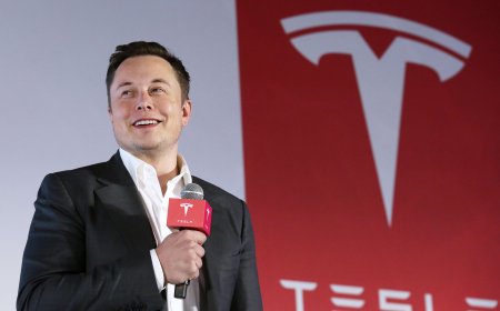 “تێسلا” ڕەنگە یەکەم تریلیۆنێری مێژوو دروست بکات و ماسک بە شێوەی خۆی ئاهەنگ دەگێڕێت بە پاداشتە ئەفسانەوییەکەی!