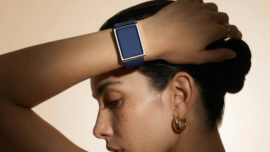 دەستبەندی تەندروستی لونا باند: ڕێنمایی دەنگی لە جیاتی چارتەکان