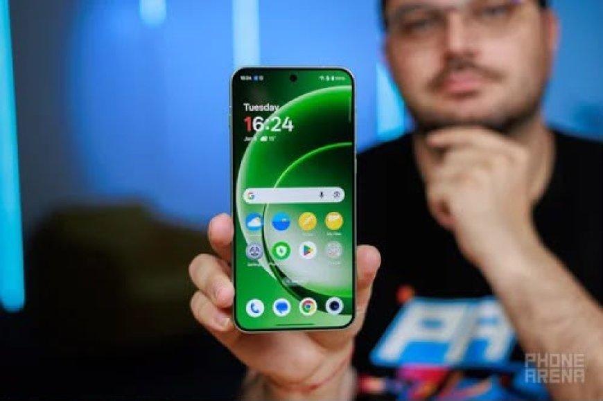 کۆمپانیای OnePlus مۆدێلی نوێی OnePlus 15R بە ١٦ گێگابایت ڕام و پاترییەکی زەبەلاحەوە نمایش دەکات.